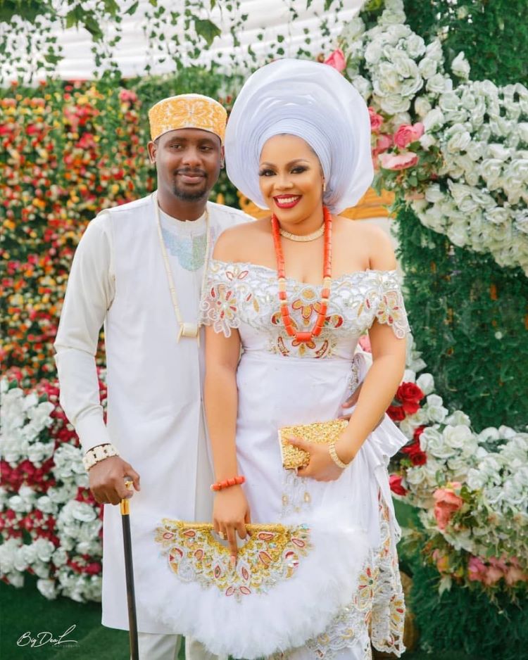 Couple's Electrifying Asoebi Styles for Wedding